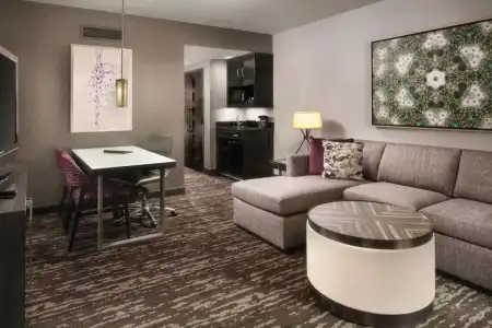 Embassy Suites by Hilton Crystal City National Airport - 36