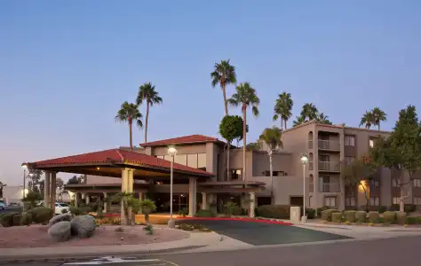 Best Western Plus Scottsdale Thunderbird Suites - 20