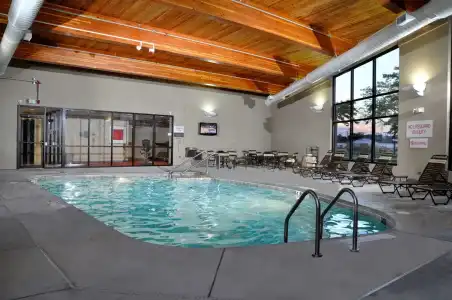 Comfort Suites Milwaukee West - 11