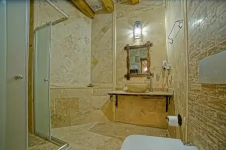 Risus Cave Suites - 63