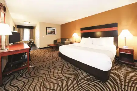 La Quinta Inn by Wyndham Sandusky near Cedar Point - 1