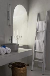 Mythical Blue Luxury Suites - 11
