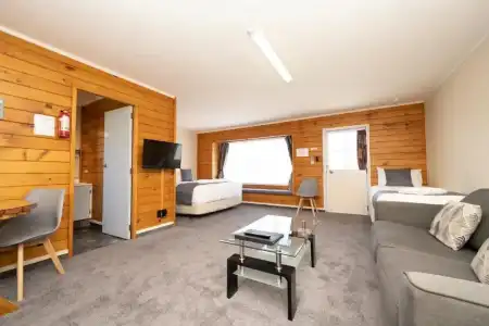 Tudor Park Motel - 99
