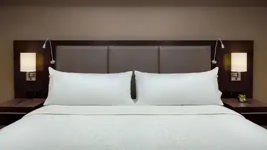 Holiday Inn & Suites Phoenix Airport North by IHG - 58
