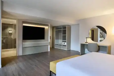 Hyatt Regency - 97