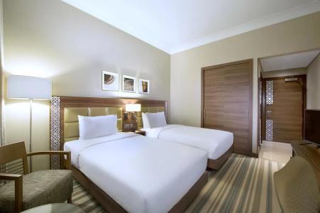 Hilton Garden Inn Dubai Jumeirah - 6