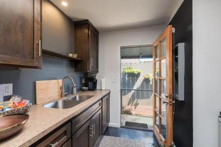 Shell Beach Inn - 66