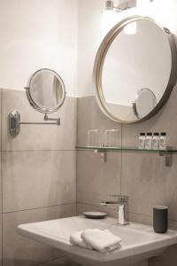 Vis a Vis Apartments - 8