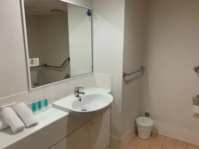 Outrigger Burleigh - 65