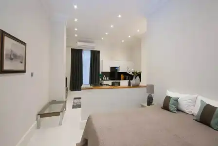 Queensgate Court - 315