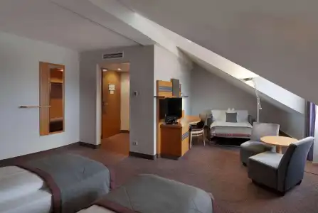 Ramada by Wyndham Dresden - 40