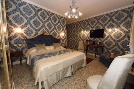 Romantic Escapade in Venice - 55