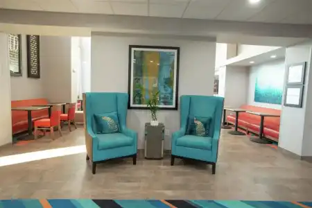 Hampton Inn & Suites Oklahoma City Airport - 12