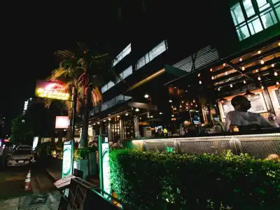 Adelphi Suites Bangkok - 34
