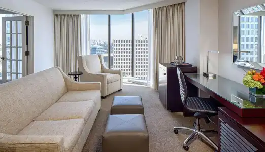 DoubleTree by Hilton Houston - Greenway Plaza - 7