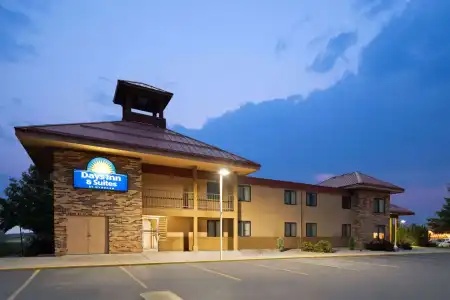 Days Inn & Suites by Wyndham Bozeman - 0