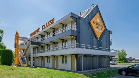 Premiere Classe Bourges (6 kms du centre-ville) - 0