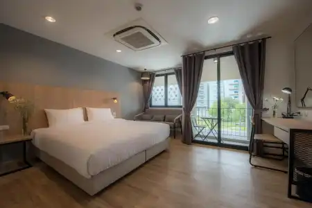 Mii Srinakarin - 3