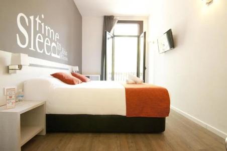 Hostal Live Barcelona - 56