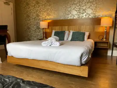 Number One Hundred B&B - 14