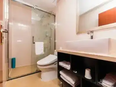 Longchen Holiday Inn (Shanghai Ruijin Hospital Yongjia Road Branch) - 9