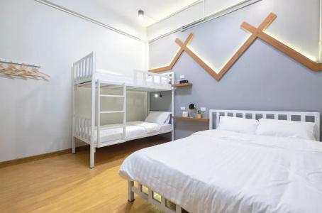 BED Friends Poshtel - 61