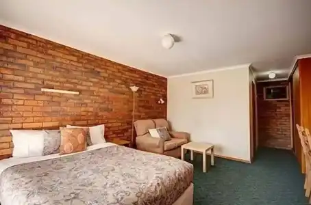 Golden Palms Motel - 33