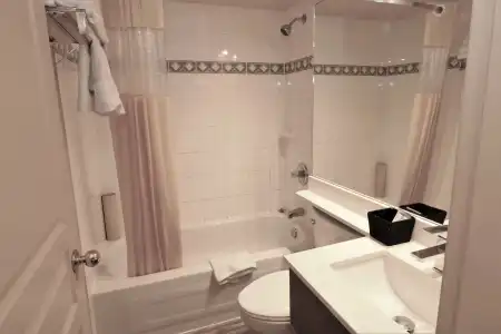 Divya Sutra Suites on Robson Downtown Vancouver - 8