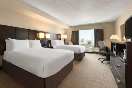 DoubleTree by Hilton Wichita Airport - 3
