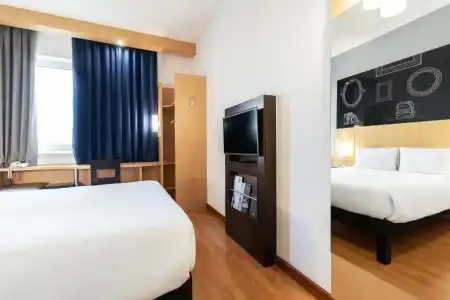 Ibis Kyiv City Center - 32