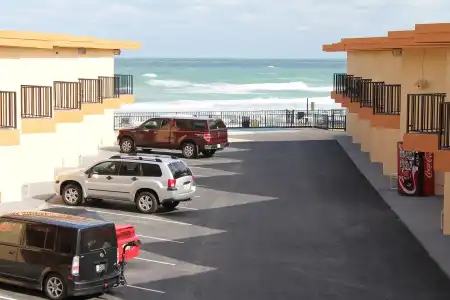 Grand Prix Motel on the Beach - 18