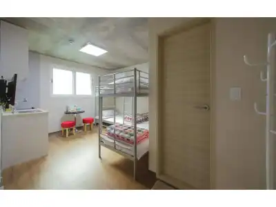 KW Hongdae Line Hostel - 4