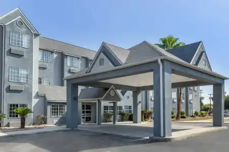 Days Inn by Wyndham San Antonio Downtown - 0