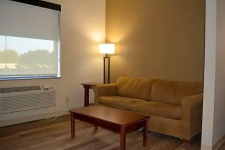 Wingate by Wyndham College Station South - 63