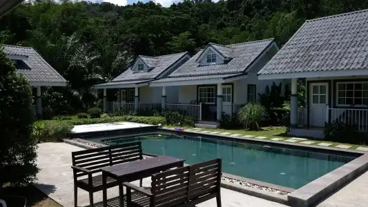 Suksompong Resort - 8