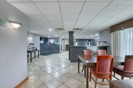 Quality Inn & Suites Green Bay Downtown - 32