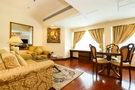 The Royal Plaza - 8