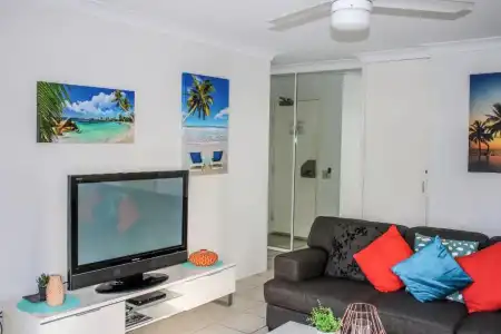 Surfers Beach Holiday Apartments - 110