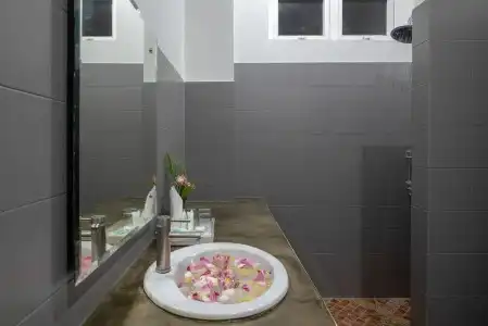Home Boutique - 8