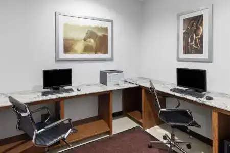 Days Inn & Suites by Wyndham Lubbock Medical Center - 2