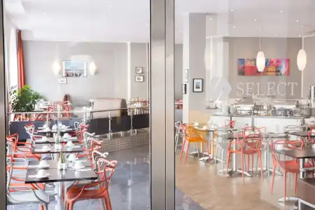 Garner Berlin - Checkpoint Charlie by IHG - 15