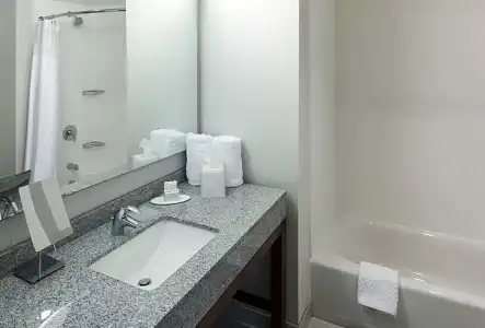 Courtyard by Marriott Richmond Downtown - 34