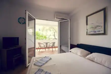 Lyon Apartments - 24