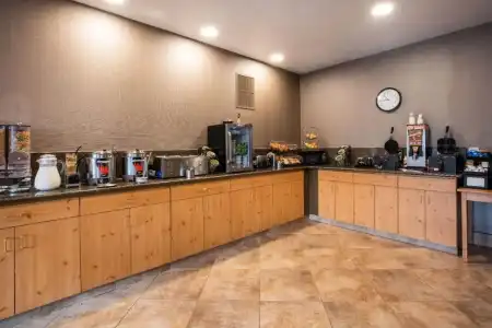 La Quinta Inn & Suites by Wyndham Eugene - 19