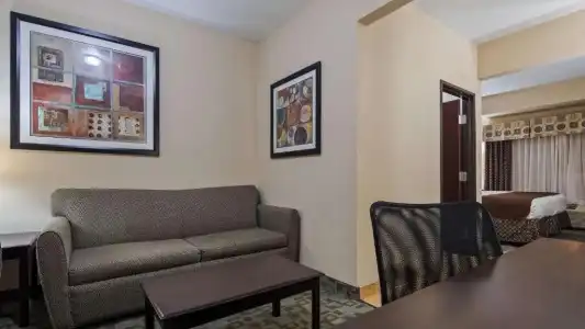 Best Western Plus Eastgate Inn & Suites - 66
