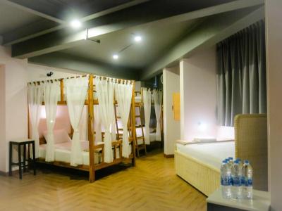 Metro Pratunam Boutique - 35
