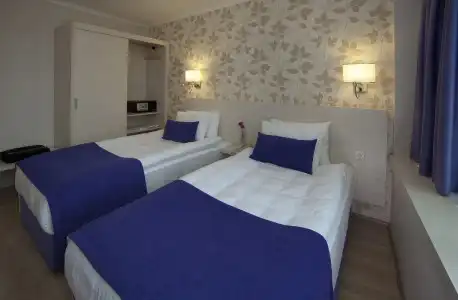 Walk In - 16