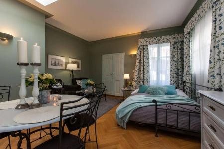 Black Star Suites - 2