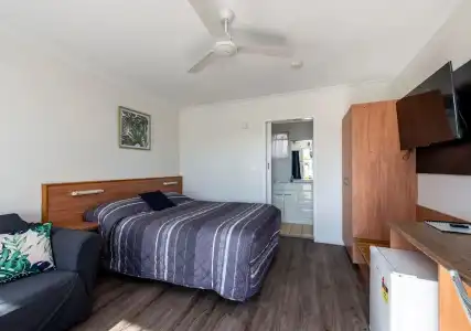 Riviera on Ruthven Motel - 62