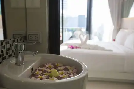 Serenotel Pattaya Beach Front - 5